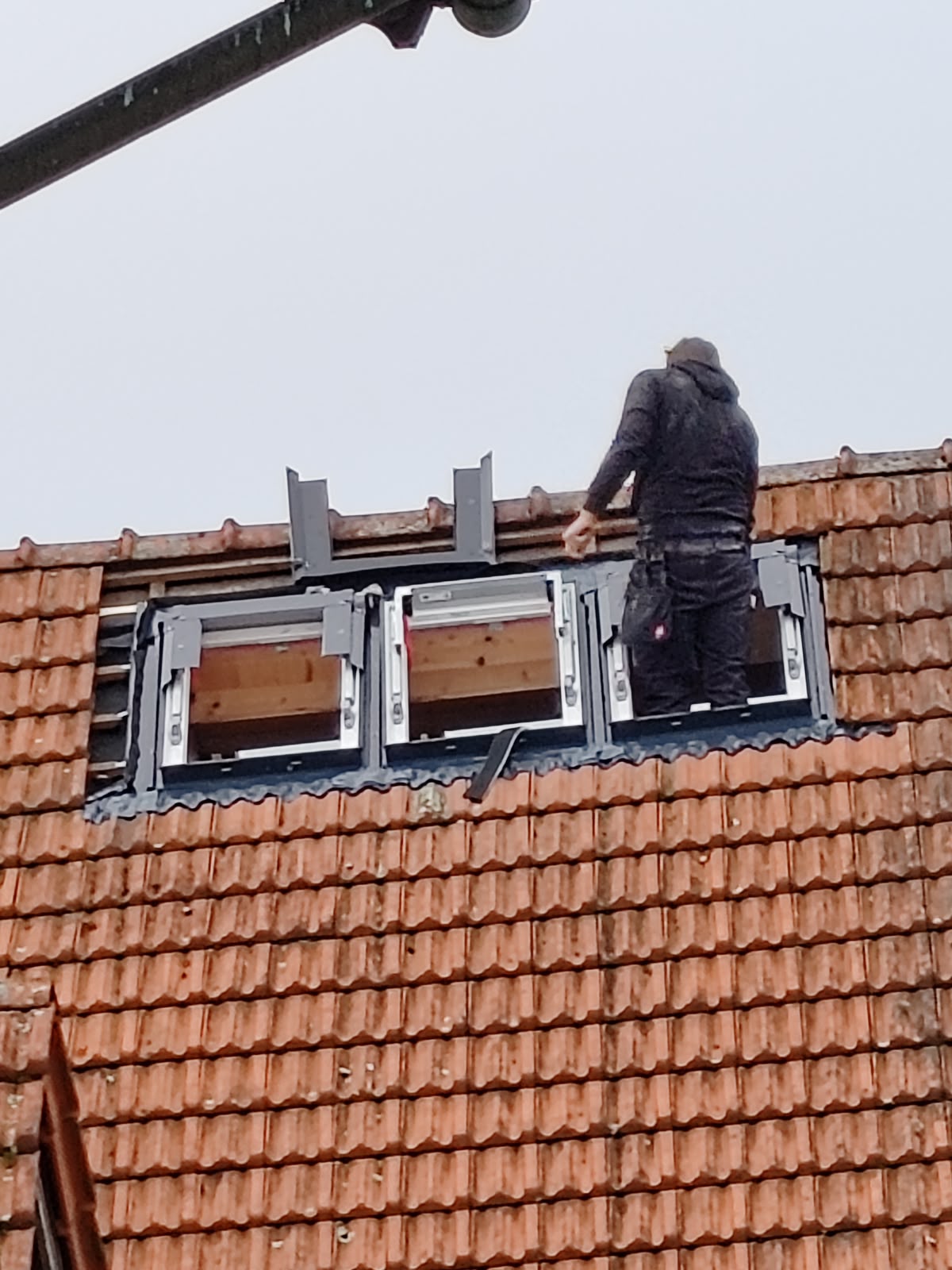Einbau einer mehrteiligen Dachfenster-Kombination